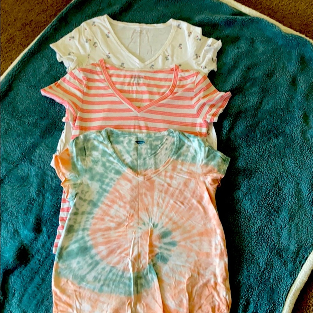 3 old navy v-neck shirts